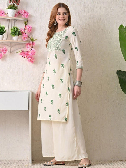 Women Floral Embroidered Round Neck Kurta