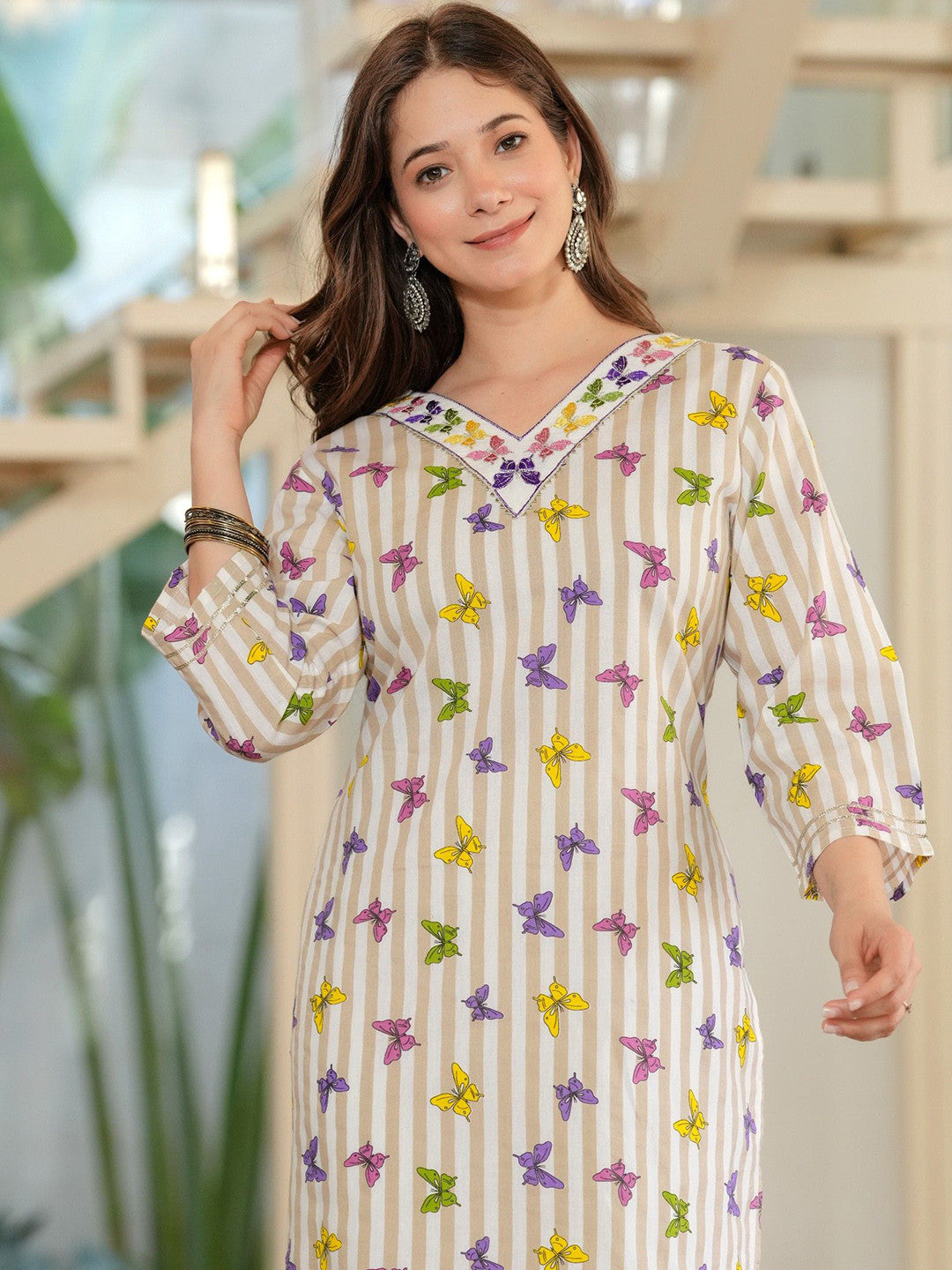 Women Geometric Checked Keyhole Neck Thread Work Kurta