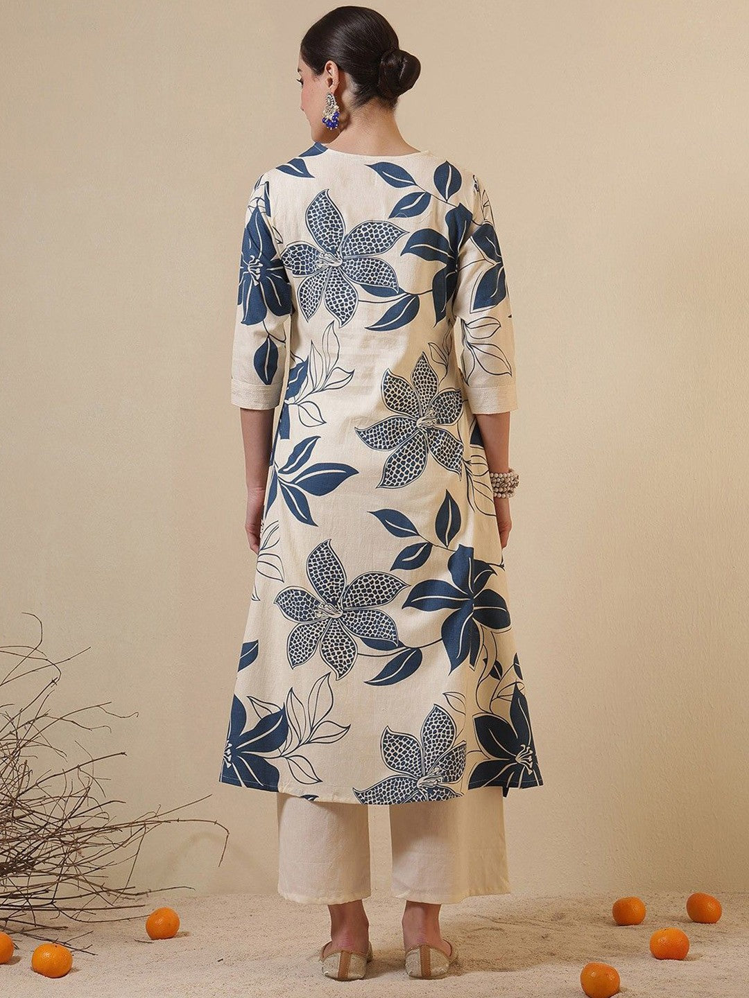 Women Floral Print V-Neck Straight Kurta