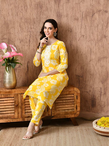 Women Floral Printed Cotton Kurta with Trousers