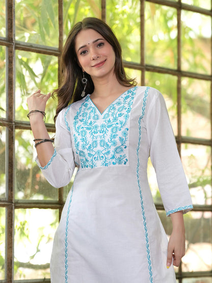 Women Floral Embroidered Kurta
