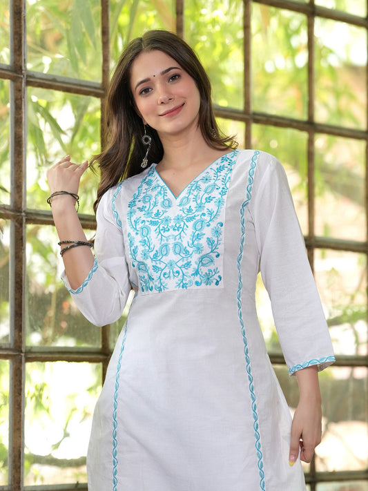 Women Floral Embroidered Kurta