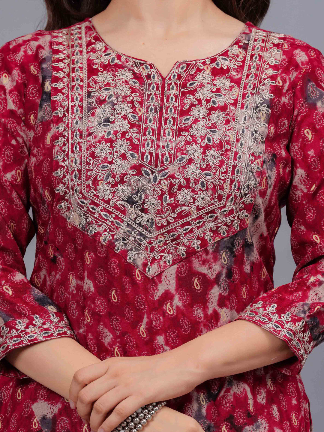 Women Floral Printed Sequinned Kurta