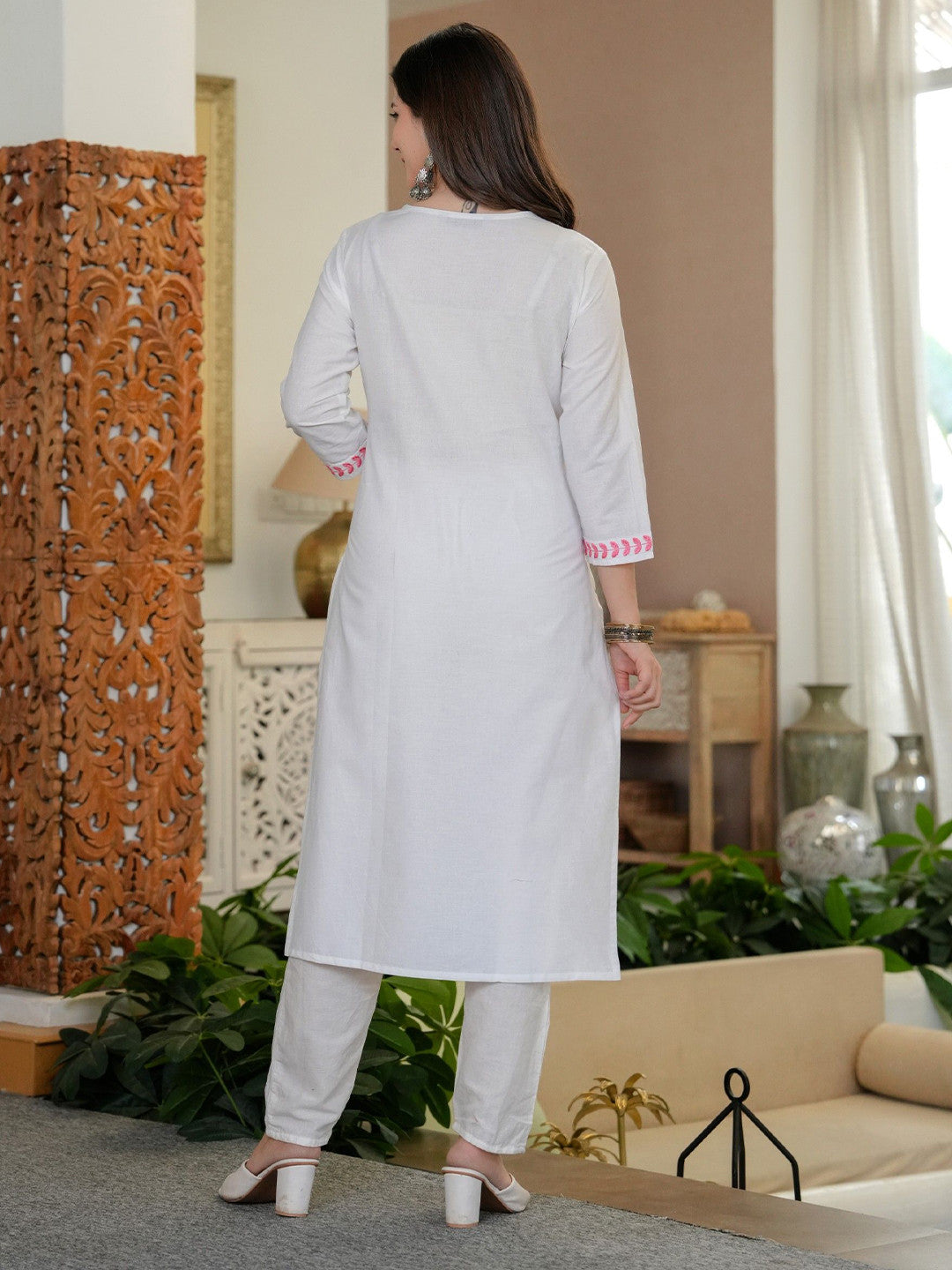 Women Ethnic Motifs Embroidered Cotton Straight Kurta