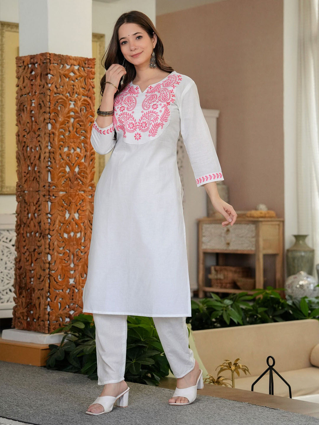 Women Ethnic Motifs Embroidered Cotton Straight Kurta