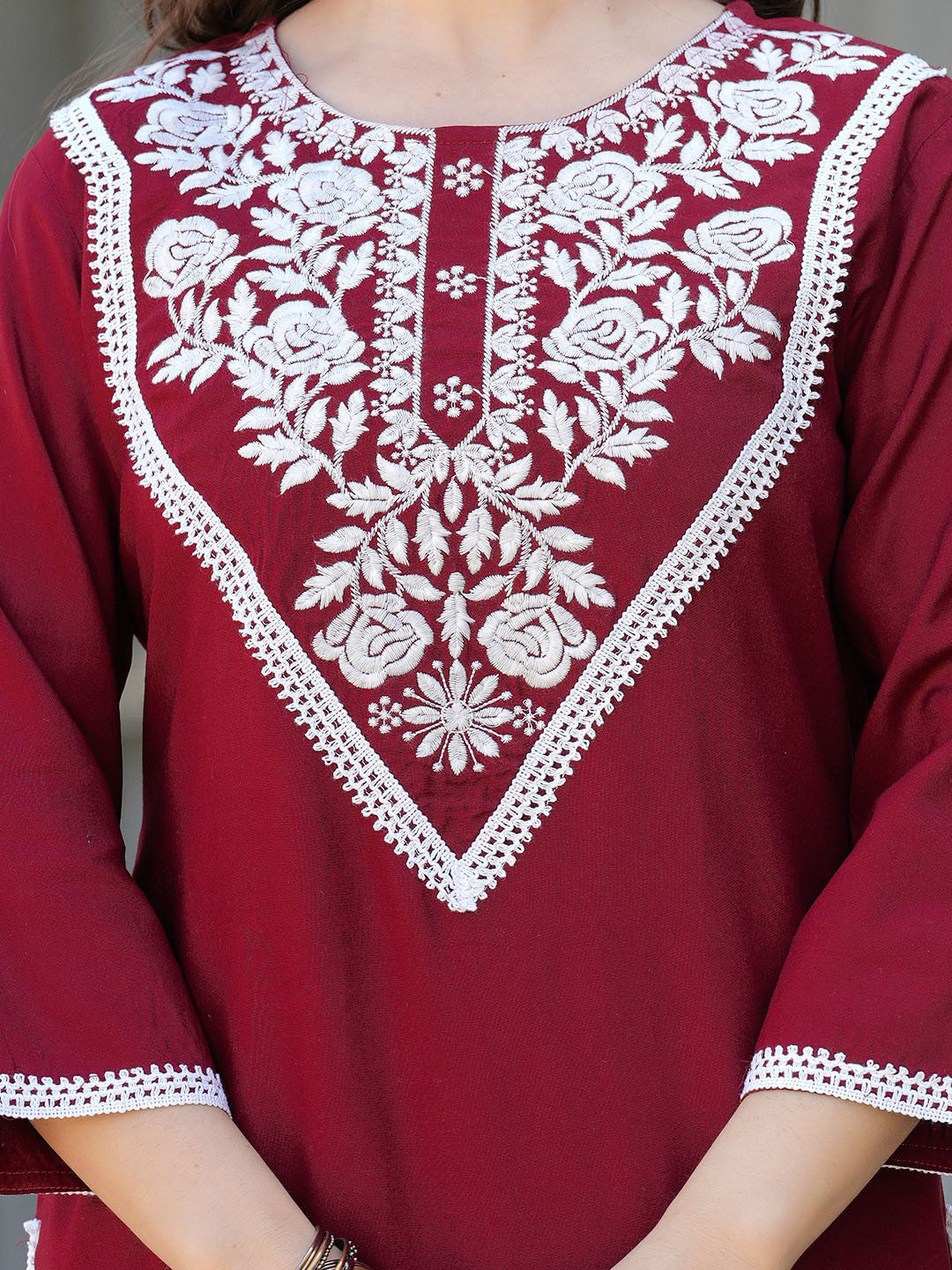 Women Floral Printed Thread Work Kurta